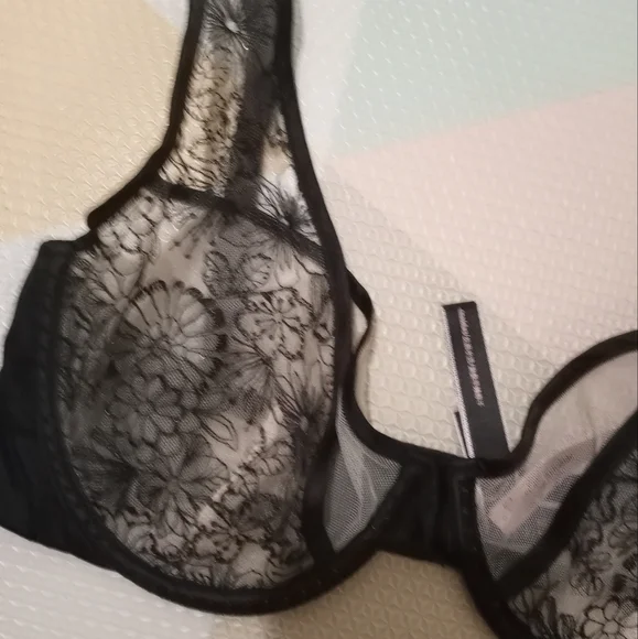 VICTORIA SECRET PLUNGE BALCONET BRA SIZE 34D - Picture 2 of 8